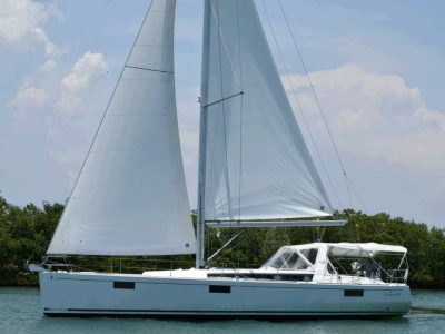 The most modern and comfortable sailing charters in Biscayne Bay